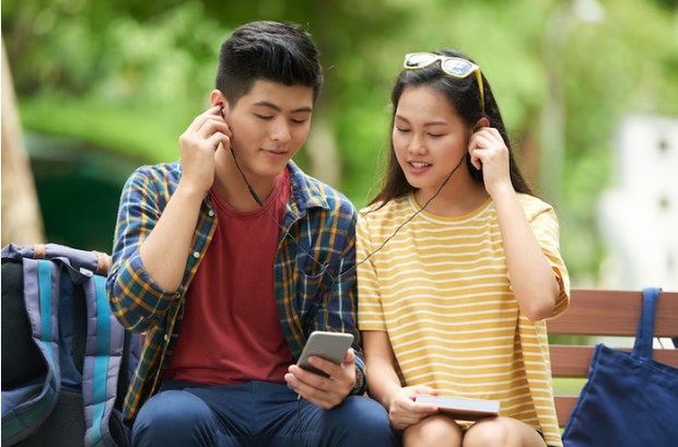 Pendengar yang Baik. Foto freepik.com: pressfoto