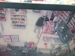 Tampang Perampok yang Todong Samurai ke Kasir Minimarket di Makassar
