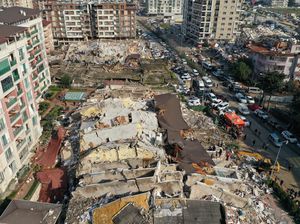 1 WNI Ditemukan Meninggal Tertimbun Reruntuhan Saat Gempa M 7,8 Turki 1 WNI Ditemukan Meninggal Tertimbun Reruntuhan Saat Gempa M 7,8 Turki
