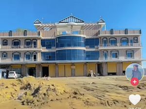 Viral Rumah Pinggir Jalan Luarnya Bak Istana Dalamnya Bikin Kaget, Ternyata..