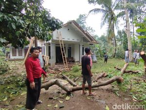 Dahsyatnya Angin Puting Beliung di Ciamis Sebabkan 33 Rumah Rusak