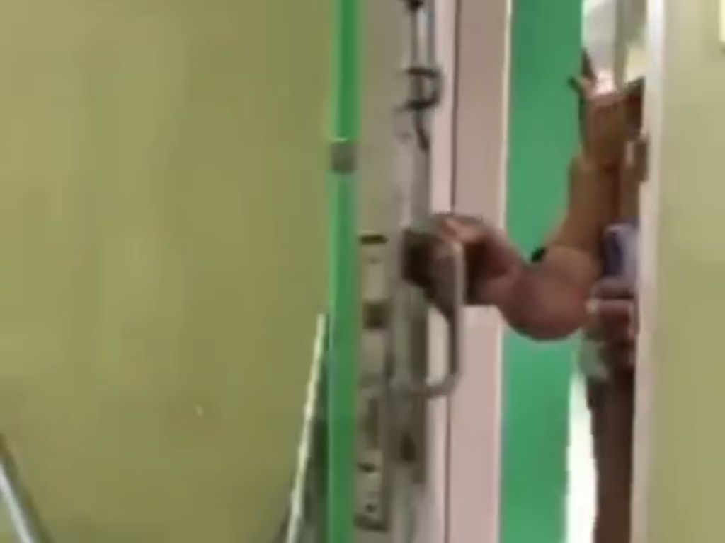 Viral Siswa Bentak Pegawai Sekolah di Tangsel, Berujung Saling Memaafkan Viral Siswa Bentak Pegawai Sekolah di Tangsel, Berujung Saling Memaafkan