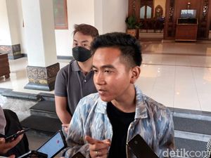 WNI Ditangkap Polisi Saudi Gegara Bendera Partai, Gibran Dibawa-bawa WNI Ditangkap Polisi Saudi Gegara Bendera Partai, Gibran Dibawa-bawa