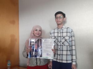 Sutradara Fajar Umbara Dipenjara 6 Tahun karena KDRT, Yuyun Sukawati Bergembira Sutradara Fajar Umbara Dipenjara 6 Tahun karena KDRT, Yuyun Sukawati Bergembira