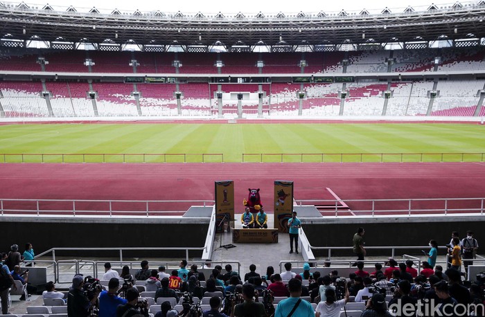 Hitung mundur 100 hari menuju Piala Dunia U-20 ditandai dengan tendangan penalti Ketum PSSI Mochamad Iriawan alias Iwan Bule di SUGBK), Jakarta, Kamis (9/2/2023).