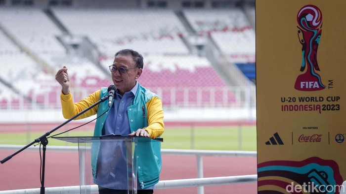 Hitung mundur 100 hari menuju Piala Dunia U-20 ditandai dengan tendangan penalti Ketum PSSI Mochamad Iriawan alias Iwan Bule di SUGBK), Jakarta, Kamis (9/2/2023).