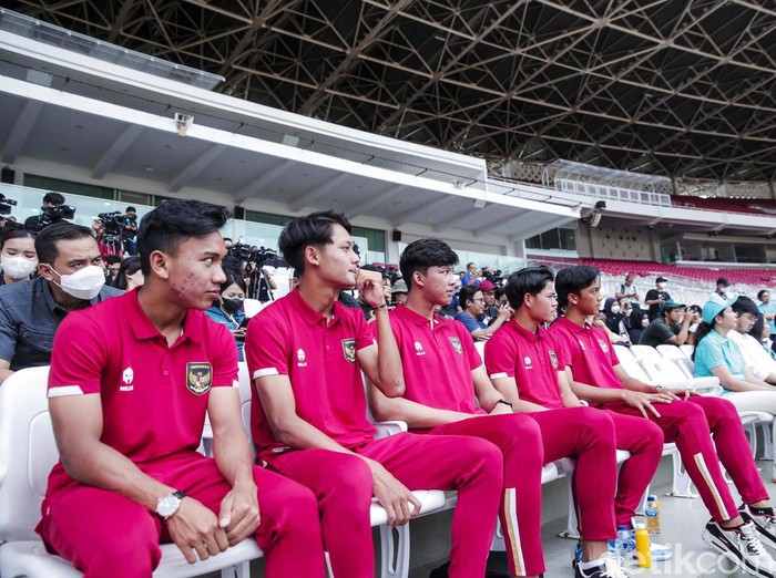 Hitung mundur 100 hari menuju Piala Dunia U-20 ditandai dengan tendangan penalti Ketum PSSI Mochamad Iriawan alias Iwan Bule di SUGBK), Jakarta, Kamis (9/2/2023).