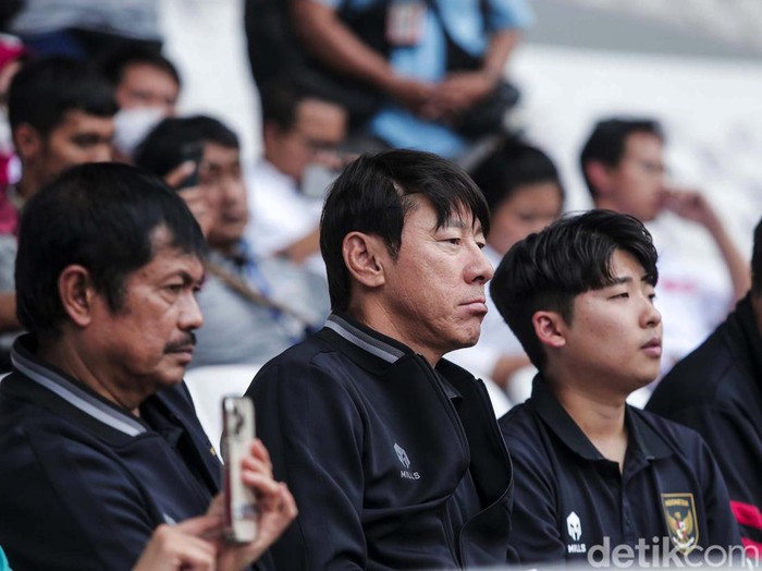 Hitung mundur 100 hari menuju Piala Dunia U-20 ditandai dengan tendangan penalti Ketum PSSI Mochamad Iriawan alias Iwan Bule di SUGBK), Jakarta, Kamis (9/2/2023).