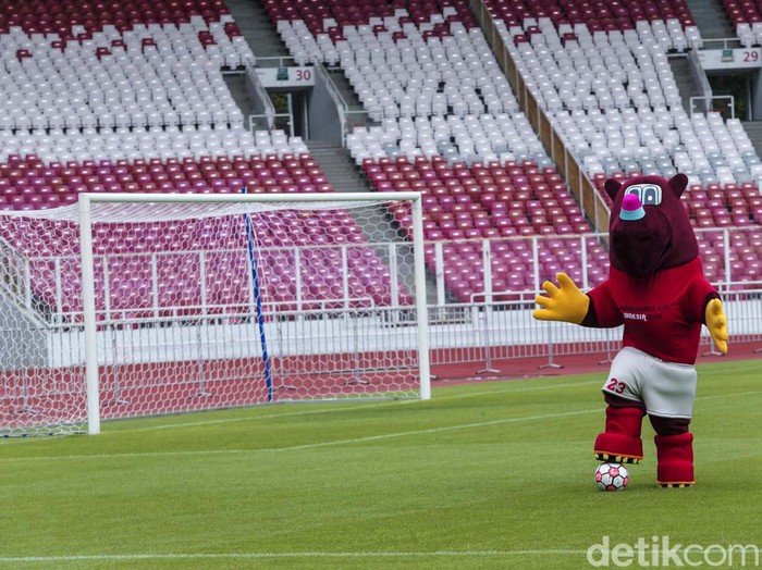 Hitung mundur 100 hari menuju Piala Dunia U-20 ditandai dengan tendangan penalti Ketum PSSI Mochamad Iriawan alias Iwan Bule di SUGBK), Jakarta, Kamis (9/2/2023).