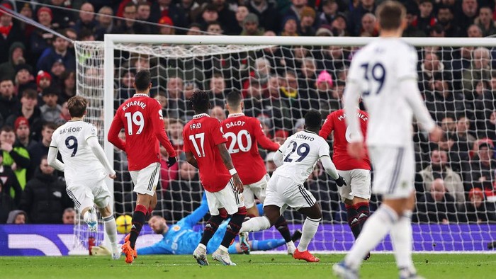 MANCHESTER, ENGLAND - FEBRUARY 08:  Wilfried Gnonto of Leeds United scores a goal to make it 0-1 during the Premier League match between Manchester United and Leeds United at Old Trafford on February 8, 2023 in Manchester, United Kingdom. (Photo by Robbie Jay Barratt - AMA/Getty Images)
