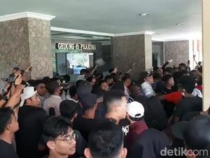 Buntut Demo Mahasiswa, Majelis Wali Amanat UNS Akan Surati 2 Dekan