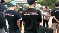 Aksi Solidaritas Menolak Lupa Tragedi Kanjuruhan di Palembang