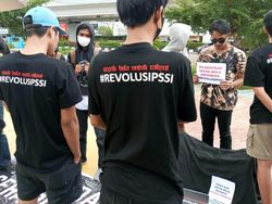 Aksi Solidaritas Menolak Lupa Tragedi Kanjuruhan di Palembang