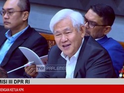 Anggota DPR Khawatir KPK Tahu Tukang Cukur Enembe: Kita Harus Hati-hati