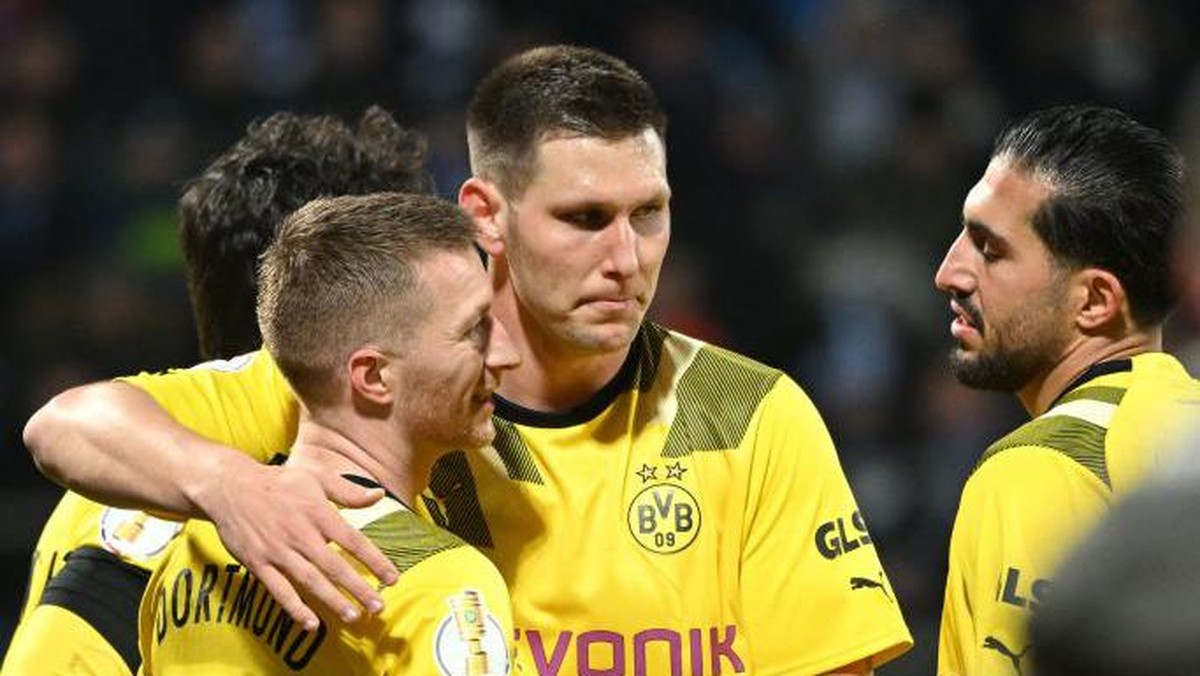 Para pemain Dortmund merayakan gol Reus (kiri) di babak kedua. Foto: AFP via Getty Images/INA FASSBENDER