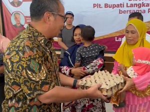 Bakti Sosial HPN 2023, Bulog Bagikan Beras di Langkat untuk Cegah Stunting Bakti Sosial HPN 2023, Bulog Bagikan Beras di Langkat untuk Cegah Stunting