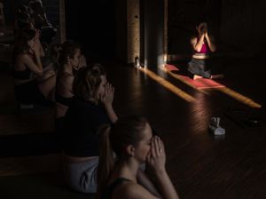 Cara Wanita Ukraina Tenangkan Pikiran di Tengah Perang