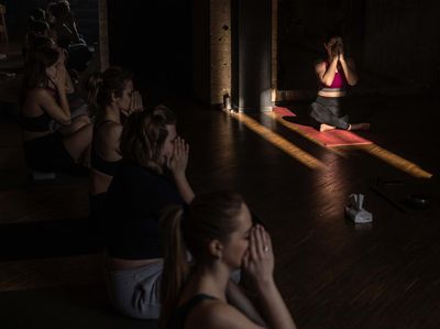 Cara Wanita Ukraina Tenangkan Pikiran di Tengah Perang