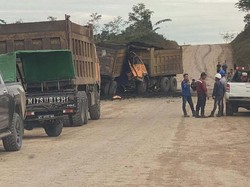 2 Truk Muatan Batu Bara Adu Banteng di Kukar, 1 Orang Tewas