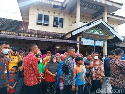 Emak-emak di Medan Tunggu Jokowi, Ini Pesan yang Ingin Disampaikan