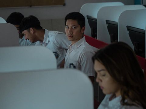 Emir Mahira sebagai David dalam film Dear David (2023).