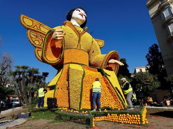 Wow, Deretan Patung Raksasa Ini Dibuat dari Buah Lemon Lho