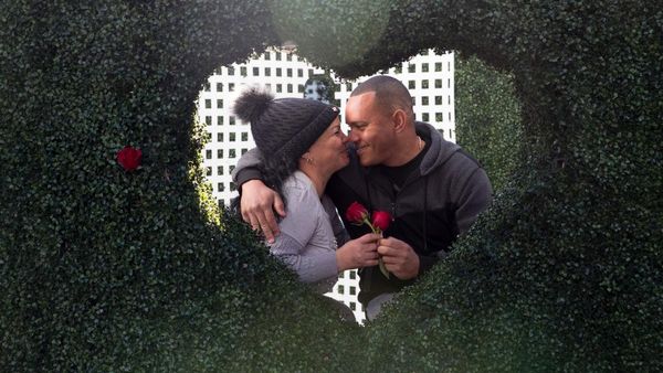 Instalasi Romantis Hiasi Times Square Jelang Hari Valentine