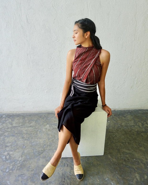 6 inspirasi outfit kencan saat Hari Valentine nanti ala Mikha Tambayong