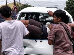 Tabrakan Angkot Vs Pikap di Sukabumi, Sopir Terjepit-Penumpang Terlempar Tabrakan Angkot Vs Pikap di Sukabumi, Sopir Terjepit-Penumpang Terlempar
