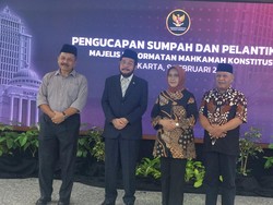 Ketua MK Resmi Lantik 3 Anggota Majelis Kehormatan