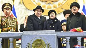 Momen Kim Jong Un Ajak Putrinya Tengok Parade Militer Korea Utara