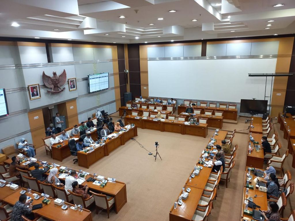 Rapat di DPR, Garuda Usul Biaya Penerbangan Haji Rp 33,4 Juta Rapat di DPR, Garuda Usul Biaya Penerbangan Haji Rp 33,4 Juta