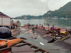 Kafe di Jayapura Amblas ke Laut Usai Diguncang Gempa M 5,2 Kafe di Jayapura Amblas ke Laut Usai Diguncang Gempa M 5,2