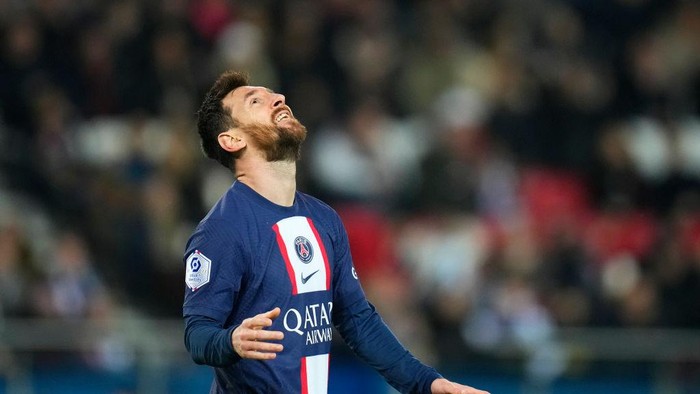 PARIS, FRANCE - FEBRUARY 4: Leo Messi reacts during the French Ligue 1 match between Paris Saint-Germain (PSG) and Toulouse FC at Parc des Princes on February 4, 2023 in Paris, France. (Photo by Glenn Gervot/Icon Sportswire via Getty Images)