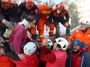 Warga Turki Geram, Tim SAR Baru Datang ke Lokasi 12 Jam Usai Gempa