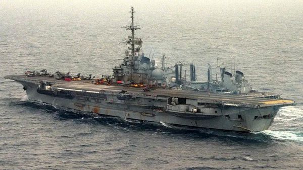 Wujud Kapal Induk Sao Paolo yang Ditenggelamkan: Bisa Angkut 40 Pesawat Tempur