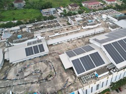 Industri Adu Jurus Geber Efisiensi, Listrik Atap Makin Dicari