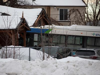 Penampakan Bus yang Tabrak Pusat Penitipan Anak di Kanada