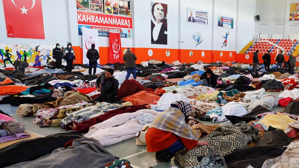 Penampakan GOR Jadi Tempat Penampungan Jenazah Korban Gempa Turki Penampakan GOR Jadi Tempat Penampungan Jenazah Korban Gempa Turki