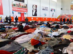 Penampakan GOR Jadi Tempat Penampungan Jenazah Korban Gempa Turki