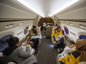 Momen Jet Presiden Erdogan Evakuasi 16 Bayi Korban Gempa Turki