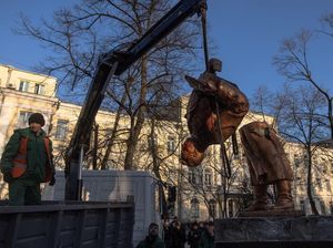 Monumen Pilot Era Soviet di Kyiv Dibongkar Gegara Invasi Rusia