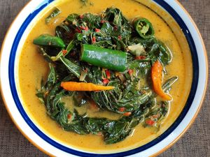Resep Daun Singkong Santan Pedas, Gurih Pedas untuk Lauk Makan Siang