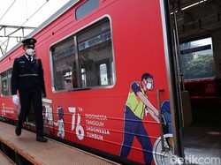 Viral Penumpang Salat di Dalam KRL, PT KCI Buka Suara