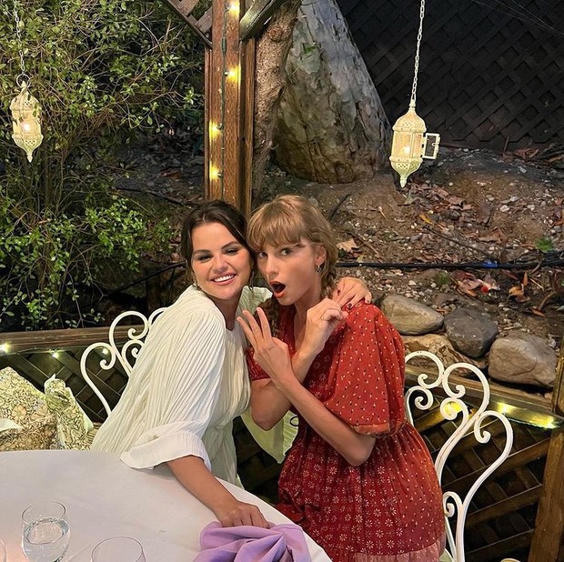 Selena Gomez bersama Taylor Swift/Foto: dok. @selenagomez