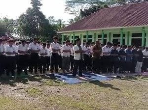 Guru dan Siswa di Lebak Salat Gaib Doakan Korban Gempa Turki-Suriah