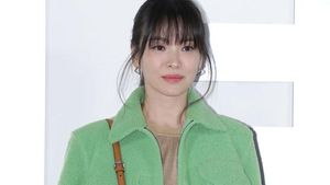 7 Potret Song Hye Kyo di Acara Fendi, Kecantikannya Tak Lekang Waktu