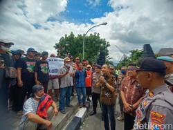 Wabup Rahmat Serap Aspirasi Warga Blitar Soal Tanah Desa