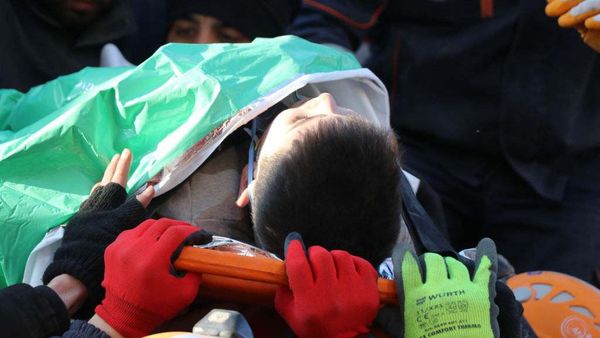 101 Jam Terkubur Reruntuhan Gempa Turki, Ibu dan Anaknya Selamat