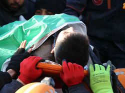 101 Jam Terkubur Reruntuhan Gempa Turki, Ibu dan Anaknya Selamat